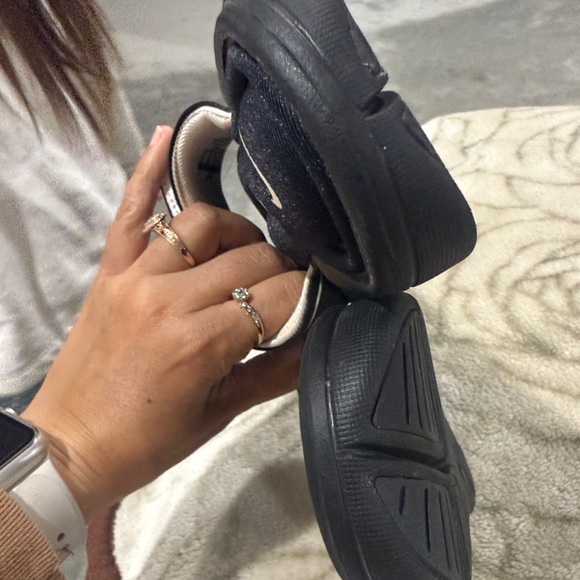 *NEW* Nike Women's Black and Cream Comfort Sandals - Picture 9 of 10